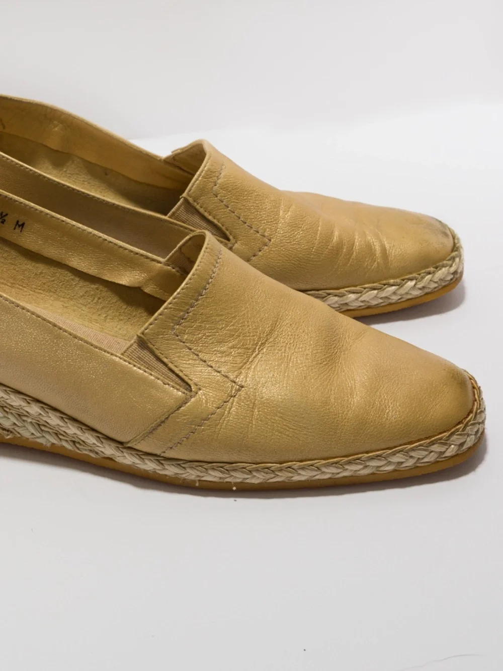 Andre Assous gold leather espadrille wedge 7.5